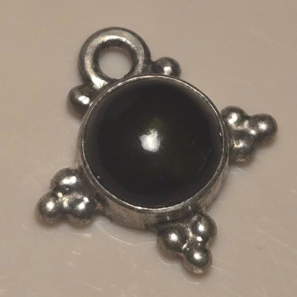 Deep green stone Vintage Sterling Silver Pendant